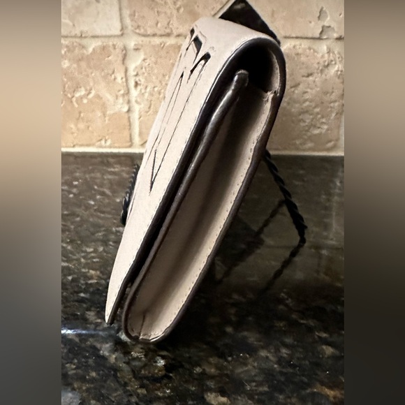 Tory Burch Pebbled Leather Clutch Approx 10 X 5 NWOT/EUC - Picture 3 of 10